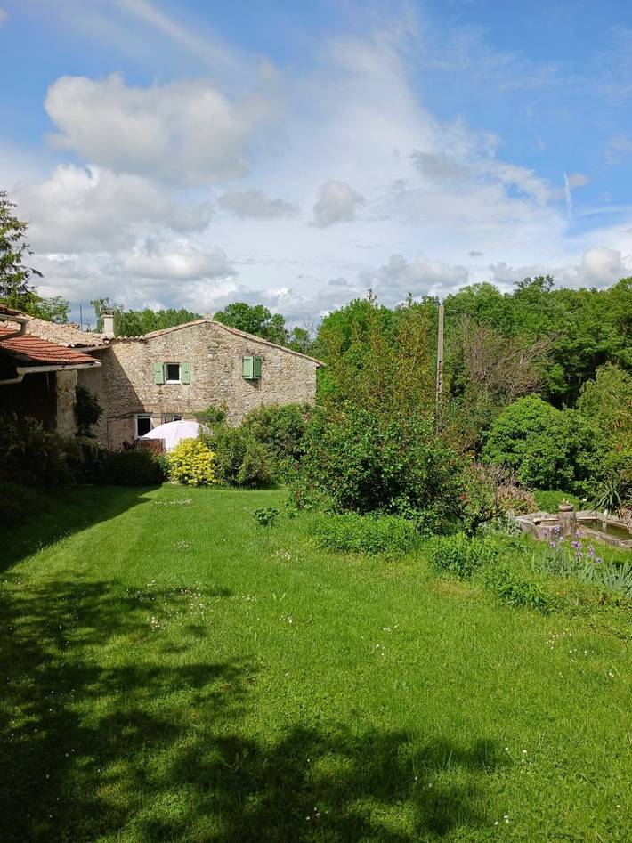 Chambre d’hôte pour 3 personnes, avec jardin et piscine, animaux acceptés