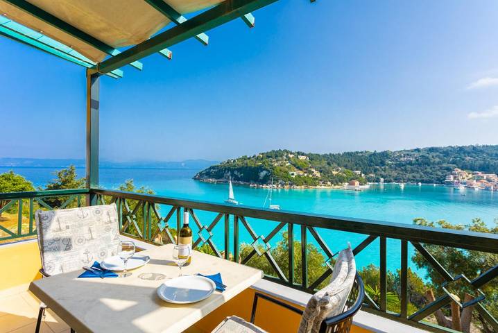 Villa for 6 people, with Ocean view and Garden in Greek Islands