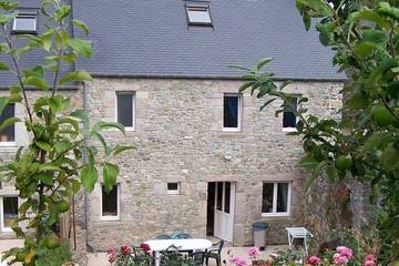 Gîte pour 6 personnes, avec jardin à Gréville-Hague