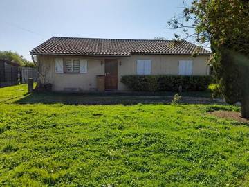 Location de vacances pour 4 personnes, avec terrasse à Izon