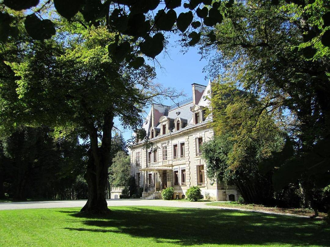 Chambres d'hôtes au Château Léon in Morvillars, Territoire de Belfort