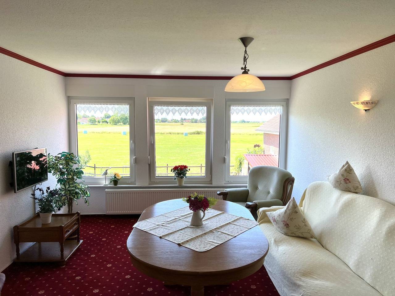 Ganze Wohnung, Ferienwohnung 'Heuboden, 80qm' mit gemeinsamer Terrasse, gemeinsamen Garten und Wi-Fi in Werdum, Landkreis Wittmund