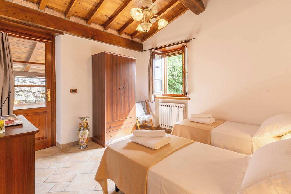 Bergchalet, 3 Schlafzimmer, 2 Badezimmer, privater Pool, fantastische Aussicht. in Villa Collemandina, Garfagnana