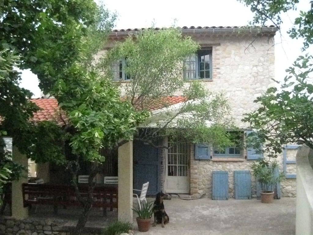Mazet Montaillou in Saint-Ambroix, Parc national des Cévennes