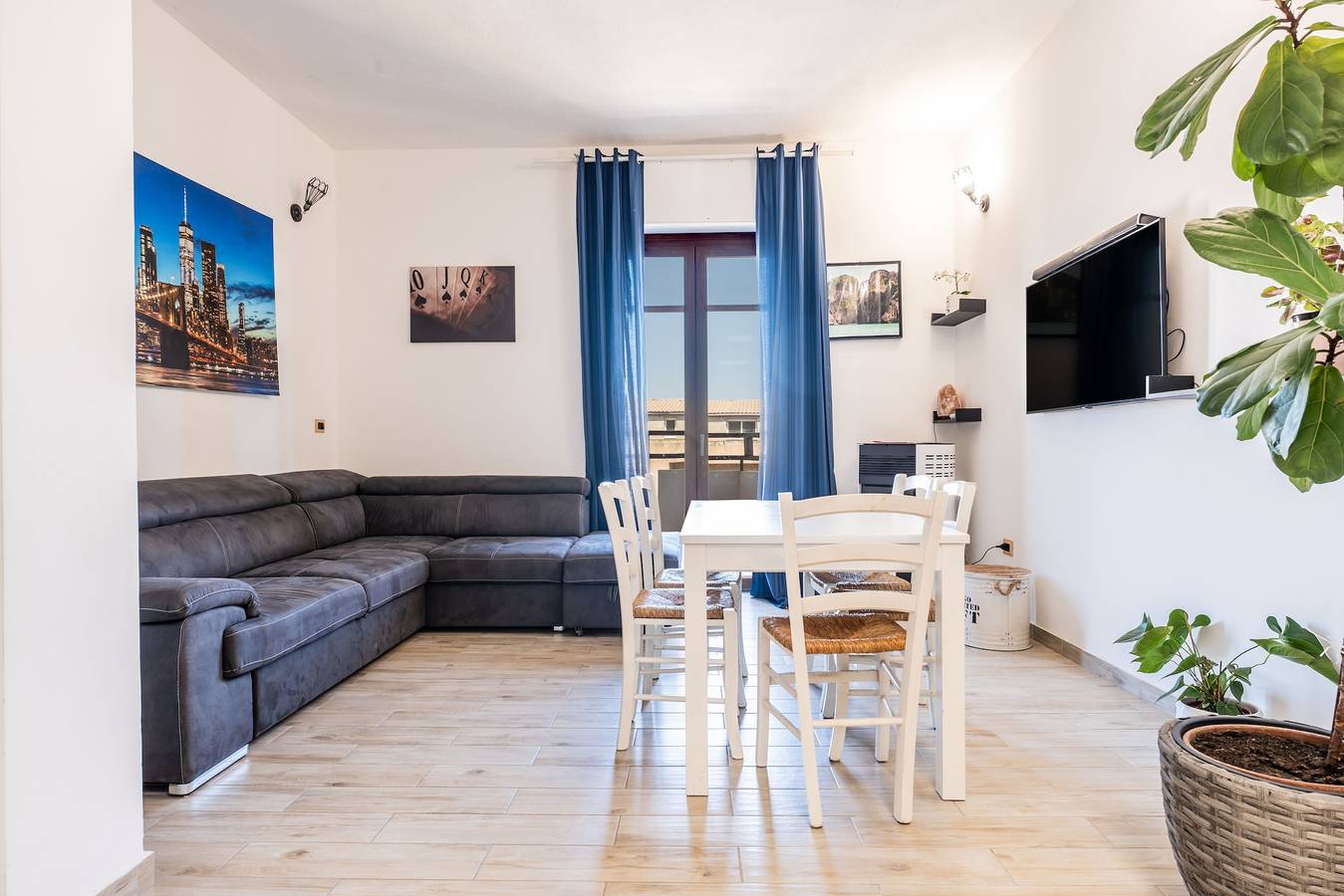 Apartamento entero, Apartamento 'Casacolombo' con Balcón, Wi-Fi y Aire Acondicionado in Quartu Sant'Elena, Campidano