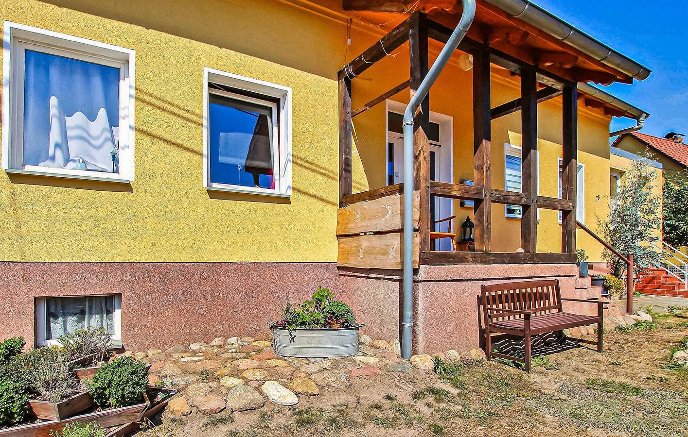 Ganze Ferienwohnung, Rückzugsort im Stadtzentrum mit Flussblick in Kieve, Müritz