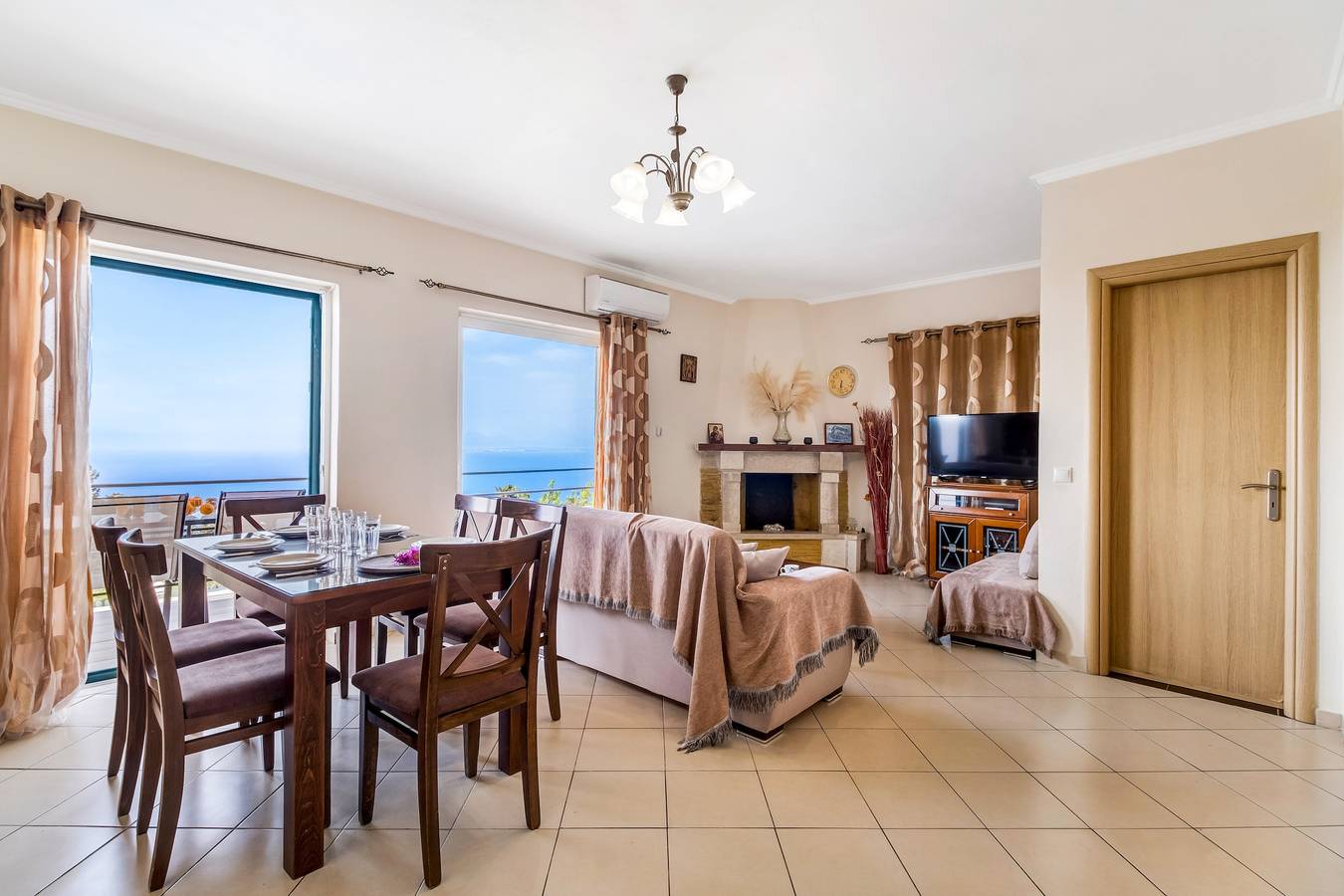 Entire apartment, Two-Bedroom Apartment 1 with Sea View, Shared Pool & Wi-Fi in Greece