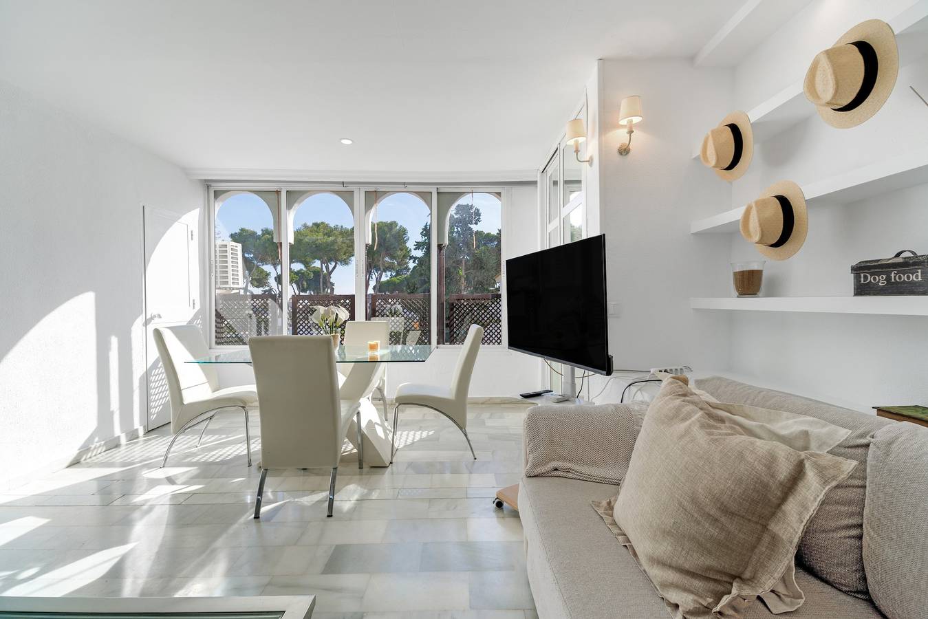 Apartamento entero, Apartamento 'Vistahermosa' con piscina compartida, Wi-Fi y aire acondicionado in El Puerto de Santa María, Costa de la Luz