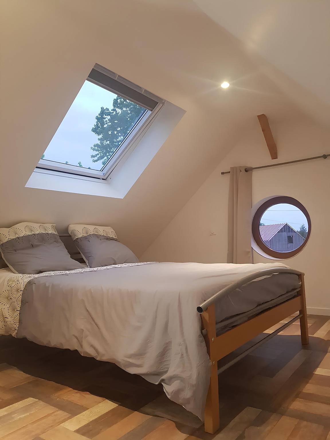Chalet 'Le Ty Gîte - Sud Morbihan' mit privater Terrasse, Wlan und Klimaanlage in Théhillac, Vannes und Umgebung