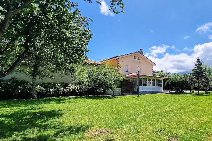 Location de vacances pour 8 personnes, avec jardin et balcon, animaux acceptés dans Balmori