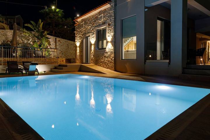 Location de vacances pour 10 personnes, avec jardin et piscine ainsi que terrasse et vue sur l’océan dans Stalos - 3