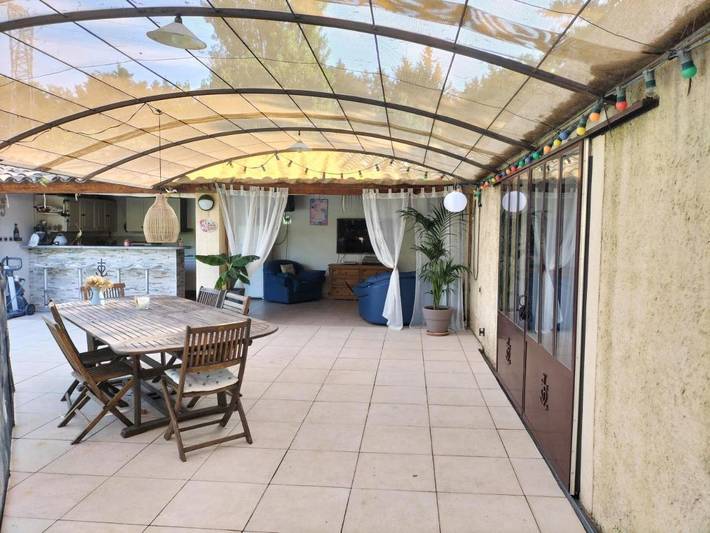 Appartement de vacances pour 4 personnes, avec jardin et piscine, adapté aux familles