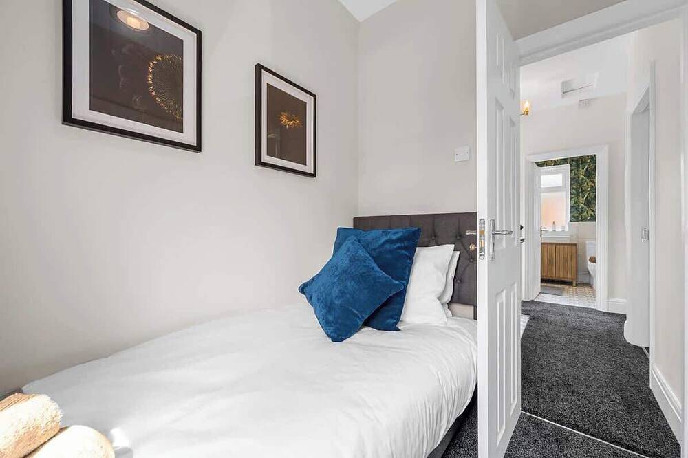 Parking | Luxurious 3Bed Home | Workspace | Wigan in Wigan, Gran Mánchester