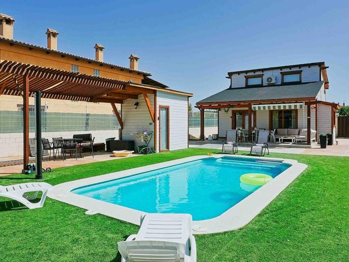 Casa rural para 3 personas, con Jacuzzi y Terraza además de Jardín y Piscina en Provincia de Cuenca
