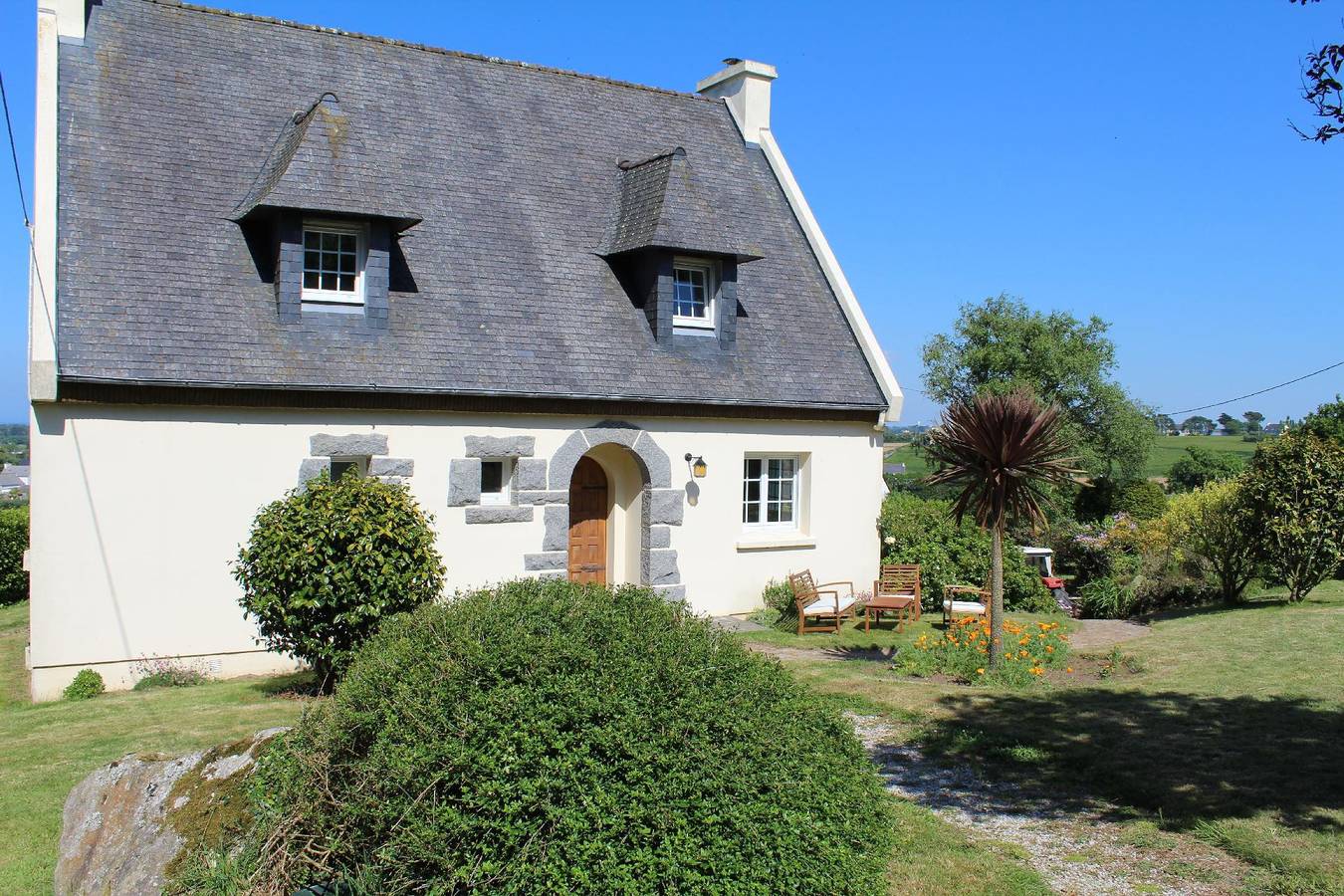 Atemberaubender Meerblick - Sehr schönes bretonisches Ferienhaus am Meer mit großem Garten in Goulven, Brest Region