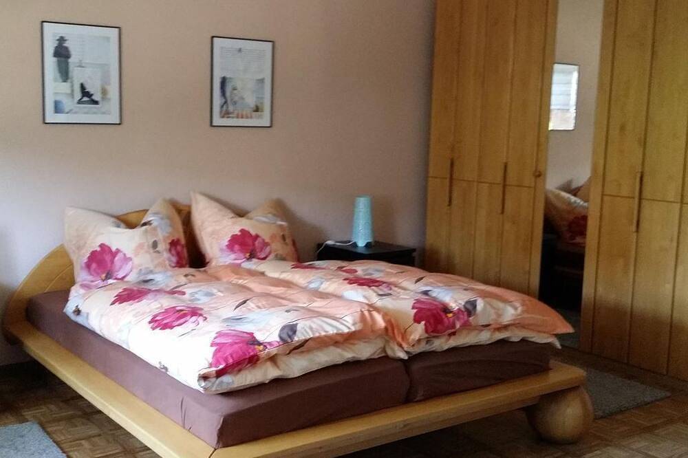 Ganze Wohnung, Ferienwohnung Saarblick - Ferienwohnung in Ockfen, Landkreis Trier-Saarburg