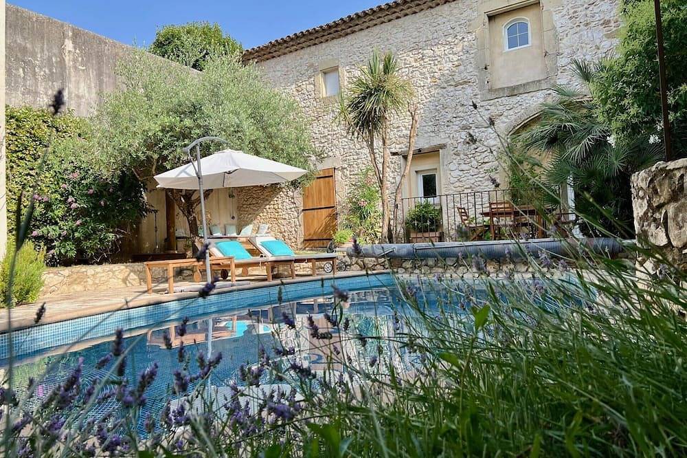 Gard  gîte 6 pers climatisé, piscine partagée chauffée, in Saint-Geniès-de-Malgoirès, Région de Nîmes