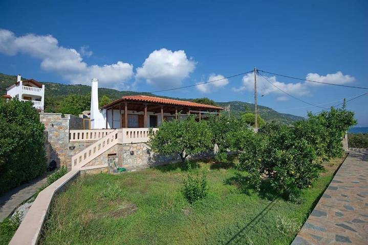 Villa for 4 people, with garden and view in Alonissos