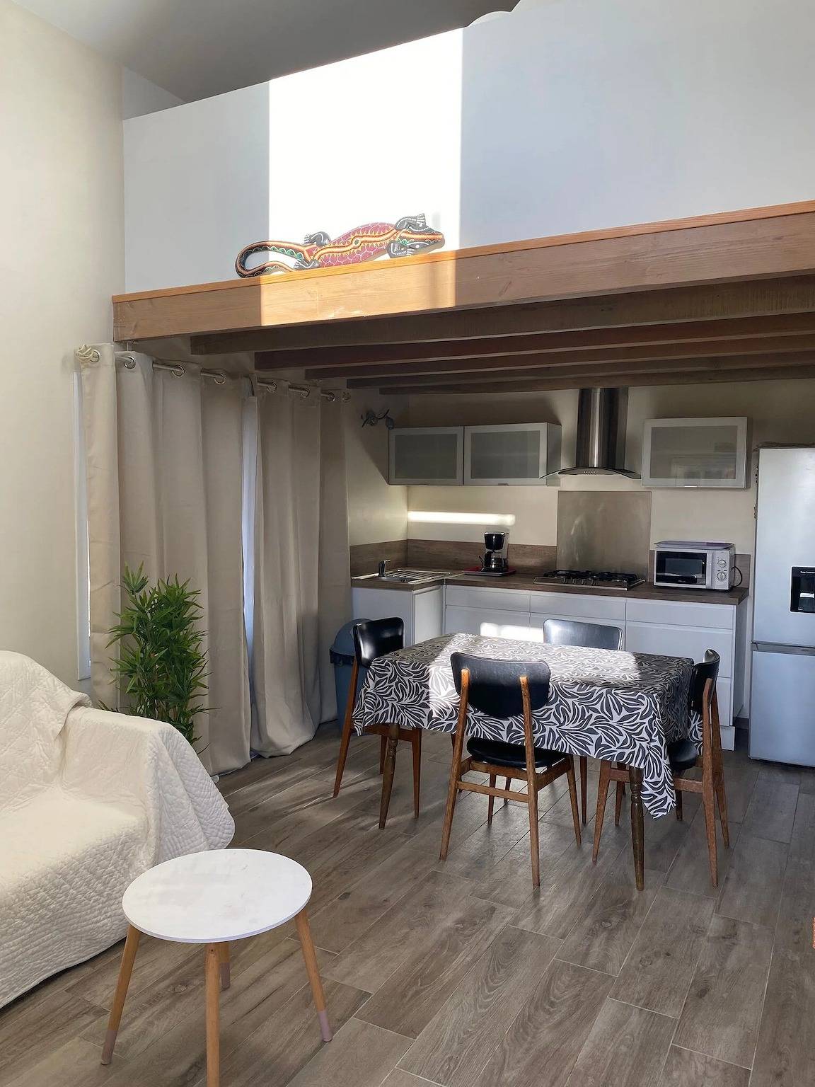 Studio entier, Gîte pour 2 personnes avec piscine, salle de jeux et étang de pèche dans le Quercy. in Cazes-Mondenard, Quercy