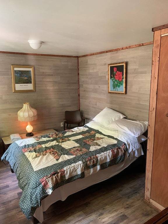 Unforgettable sunset view, on the porch… in Hopatcong, Lake Hopatcong