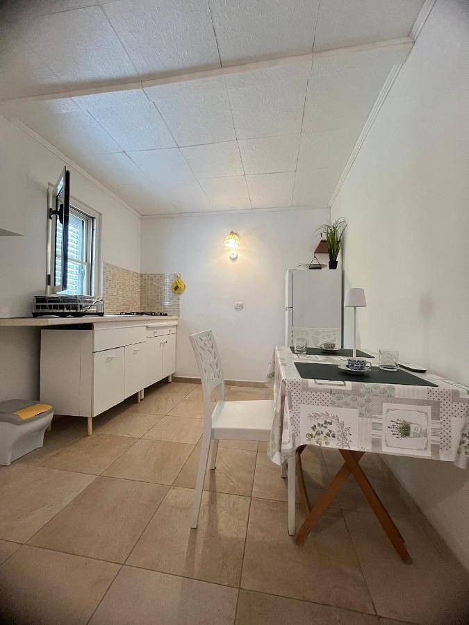 Location de vacances pour 2 personnes, avec terrasse ainsi que jardin et vue à Peschici - 4