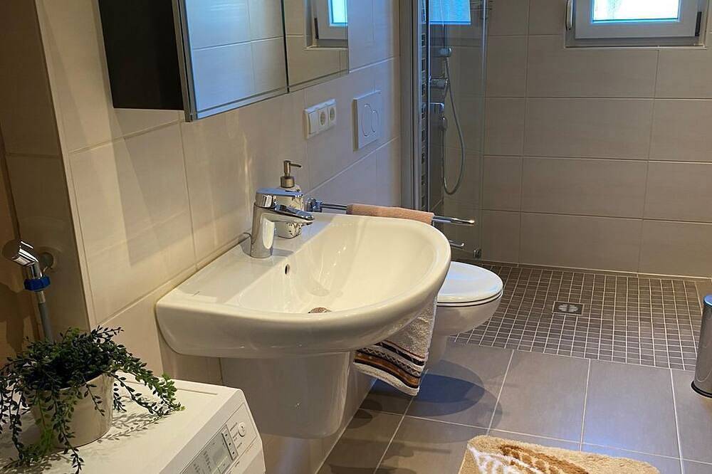 Ganze Wohnung, Ferienwohnung Ursula Reif - Appartement/Fewo, Dusche, Wc, 1 Schlafraum in Bendorf, Landkreis Mayen-Koblenz