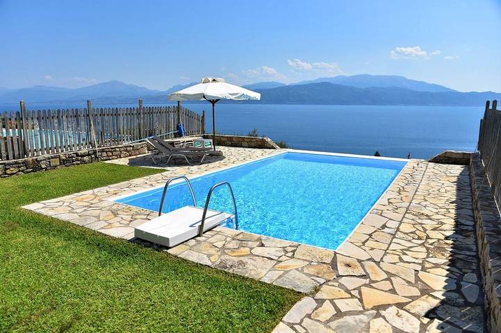 Neue Villa! Atemberaubender Meerblick, Swimmingpool, Strandnähe, Einzigartige Lage in Fokida