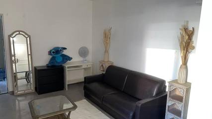 Gîte pour 3 personnes, avec terrasse et piscine à Pierrefitte-sur-Seine