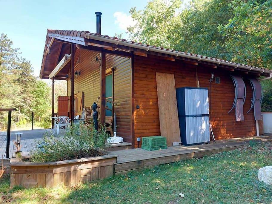 Chalet au milieu de la forêt avec lac à proximité in Layrac, Région d'Agen