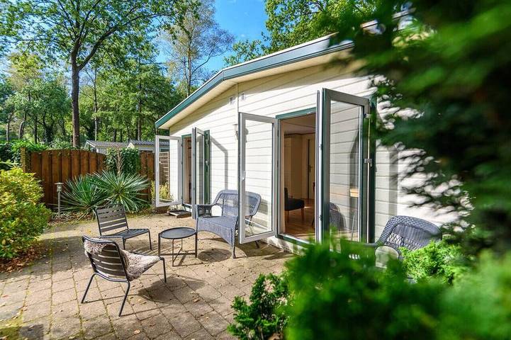 Chalet voor 6 personen, met zwembad en tuin, met huisdier in Hoenderloo