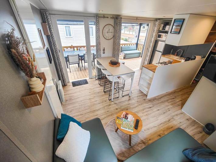 Camping pour 6 personnes, avec Jacuzzi et Terrasse ainsi que Jardin et Bassin pour enfant