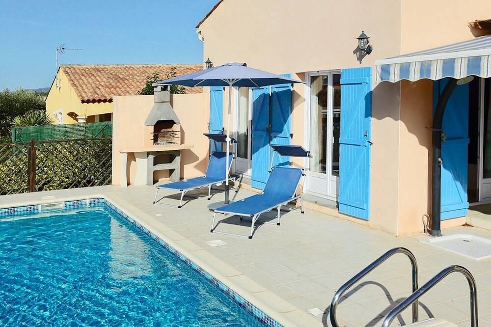 Villa Pézenas. Aircon dans les chambres, piscine privée d'eau salée, promenade facile en ville. in Pézenas, Côte méditerranéenne (France)