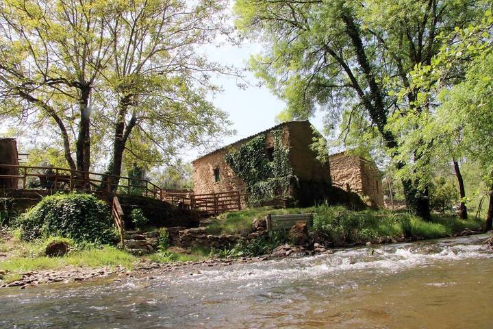 Cottage pour 3 personnes, avec vue ainsi que piscine et jardin dans Miranda do Corvo
