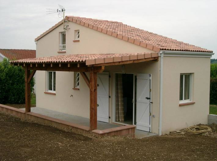 Location de vacances pour 5 personnes, avec jardin ainsi que terrasse et vue à Lacrouzette