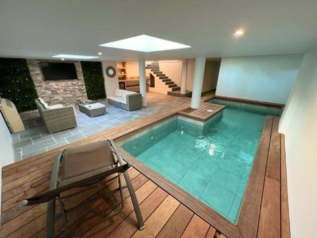 Location de vacances pour 12 personnes, avec piscine et vue ainsi que jardin et terrasse à Aubagne - 3