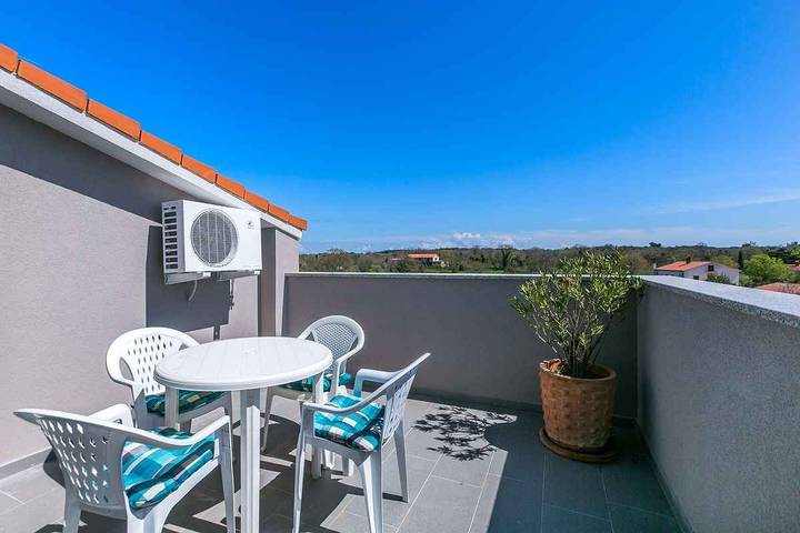 Apartamento vacacional entero, Apartamento vacacional con aire acondicionado y balcón in Medulin City, Medulin