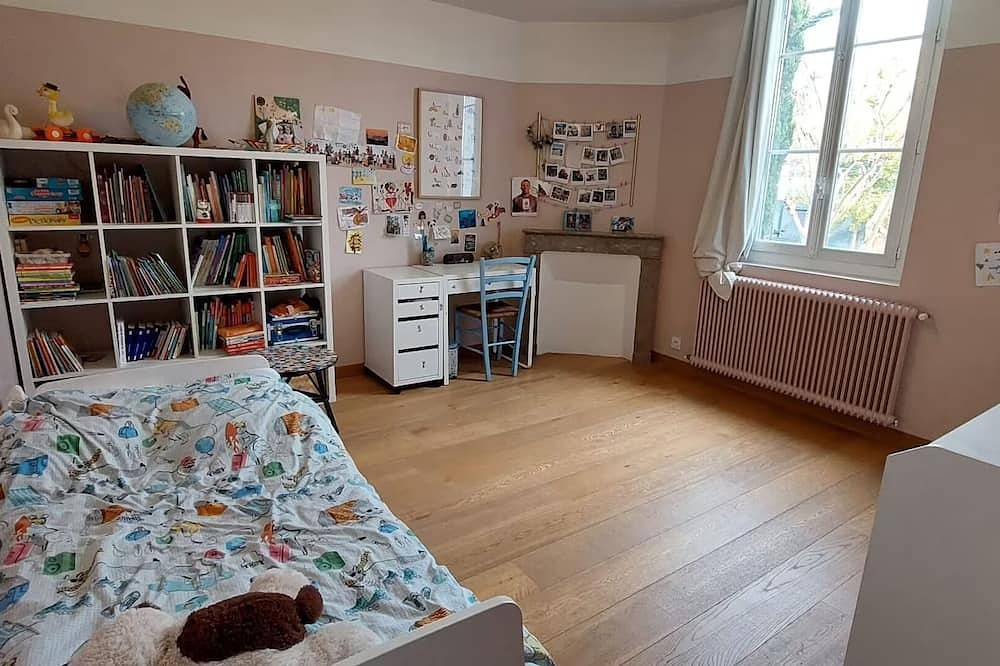 5-bedroom house with pool in Bordeaux. in Caudéran (Bordeaux), Bordeaux