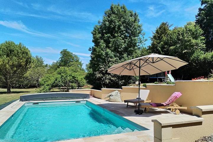 Location de vacances pour 8 personnes, avec terrasse et jardin dans Saint-Longis