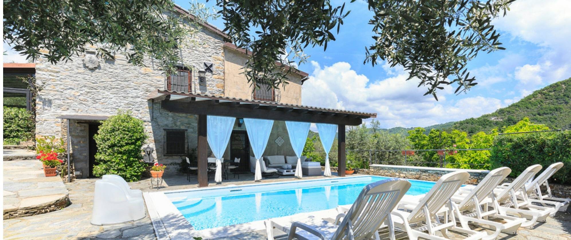 Villa „Daphne Pool und Jacuzzi“ mit privatem Pool, Wlan und Klimaanlage in Vescina, Avegno
