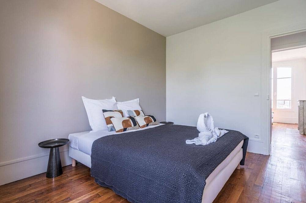 Entire apartment, Spacious apartment Effeil Tower view - Puteaux in Puteaux, Hauts-de-Seine