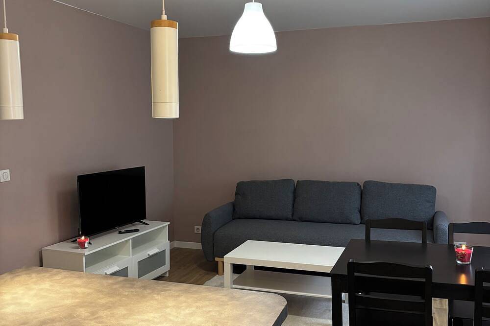 Entire apartment, Spacious apartment 15 minutes from Paris in Noisy-le-Sec, Seine-Saint-Denis