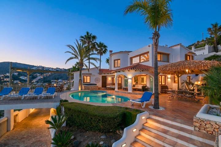 Villa für 4 Personen, mit Meerblick und Garten sowie Pool in Alicante Provinz