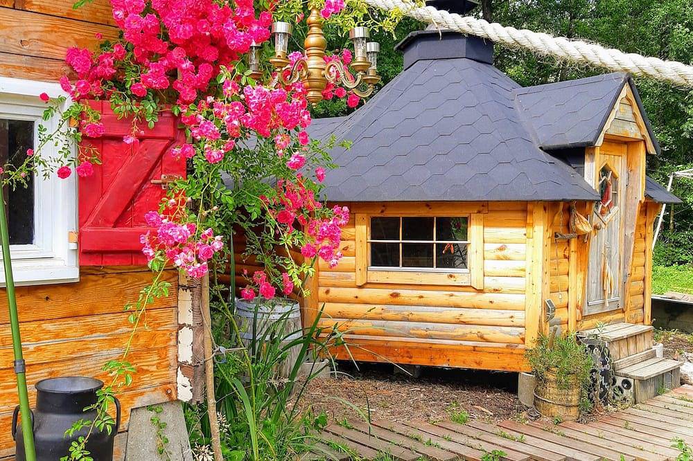 A Private Lakeside Retreat Kota Cabin in Renac, Redon und Umgebung