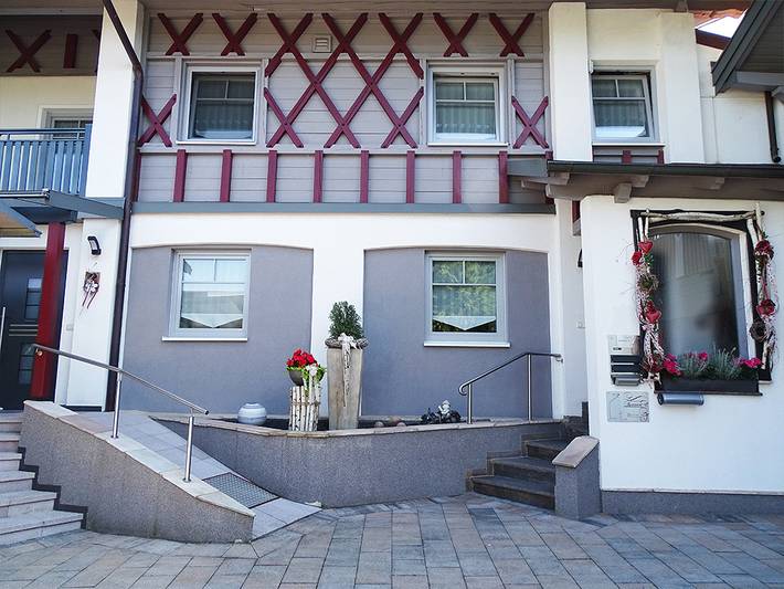 Apartamento inteiro, Ferienwohnung & App. Rosemarie - Apartment 30qm in Bad Birnbach, Bayerische Golf und Thermenland