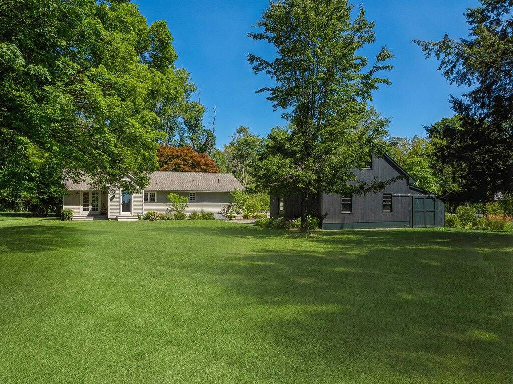 Two Bedroom Cottage Close To Town in Litchfield County