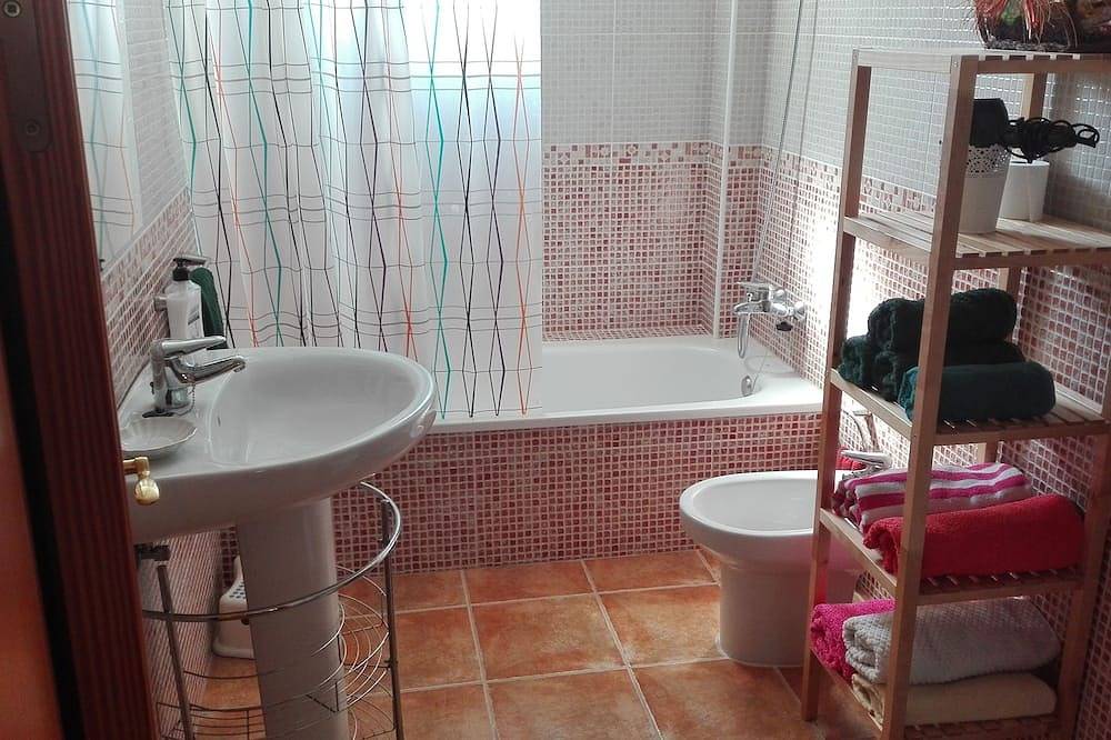 Riu Tolox. Detached house with private pool. in Tolox, Sierra de las Nieves
