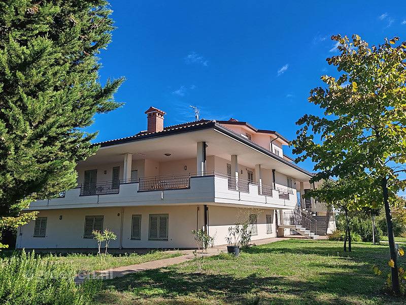 Casa vacanza per 30 persone con terrazza in Tavullia, Pesaro-Urbino