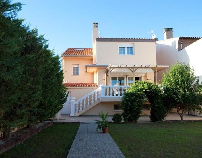 Chalet para 14 personas, con Jacuzzi y Jardín en Navarra
