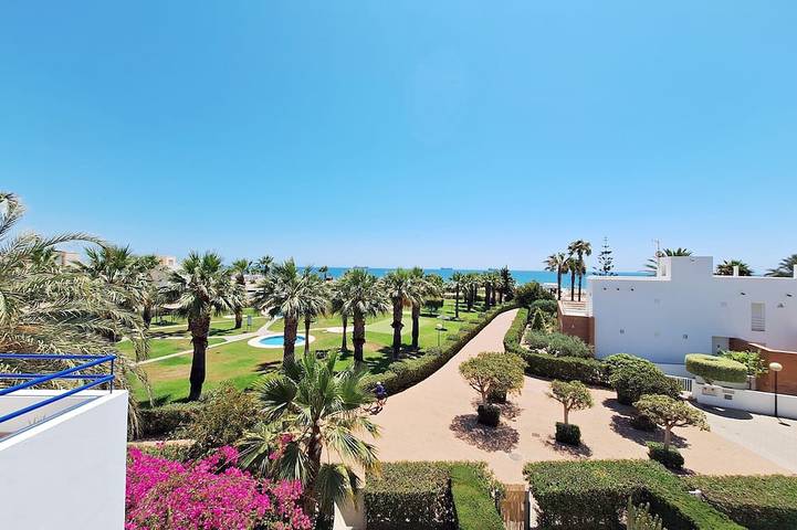 Chalet pour 6 personnes, avec jardin ainsi que terrasse et piscine, animaux acceptés à Vera