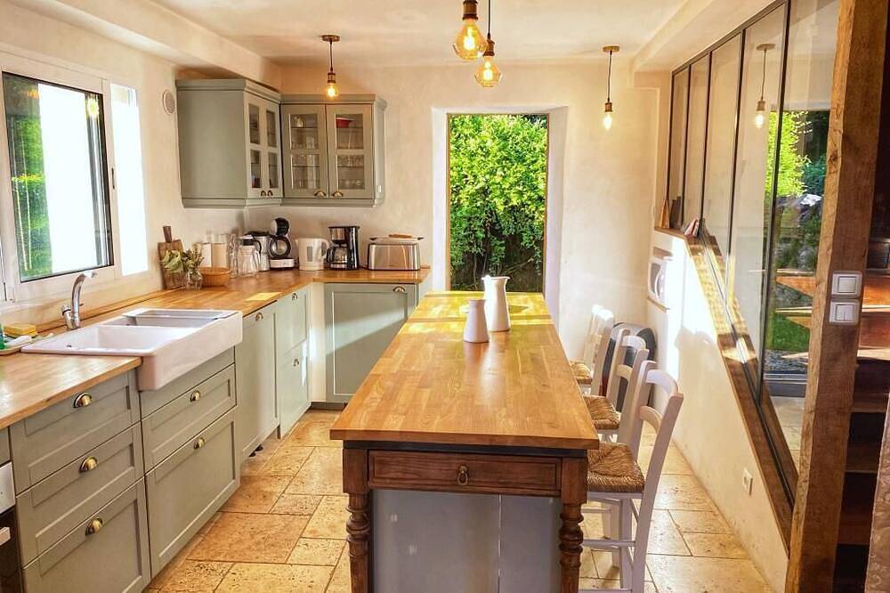 Splendid farmhouse at the foot of the Pyrenees, breathtaking view in Issor, Béarn